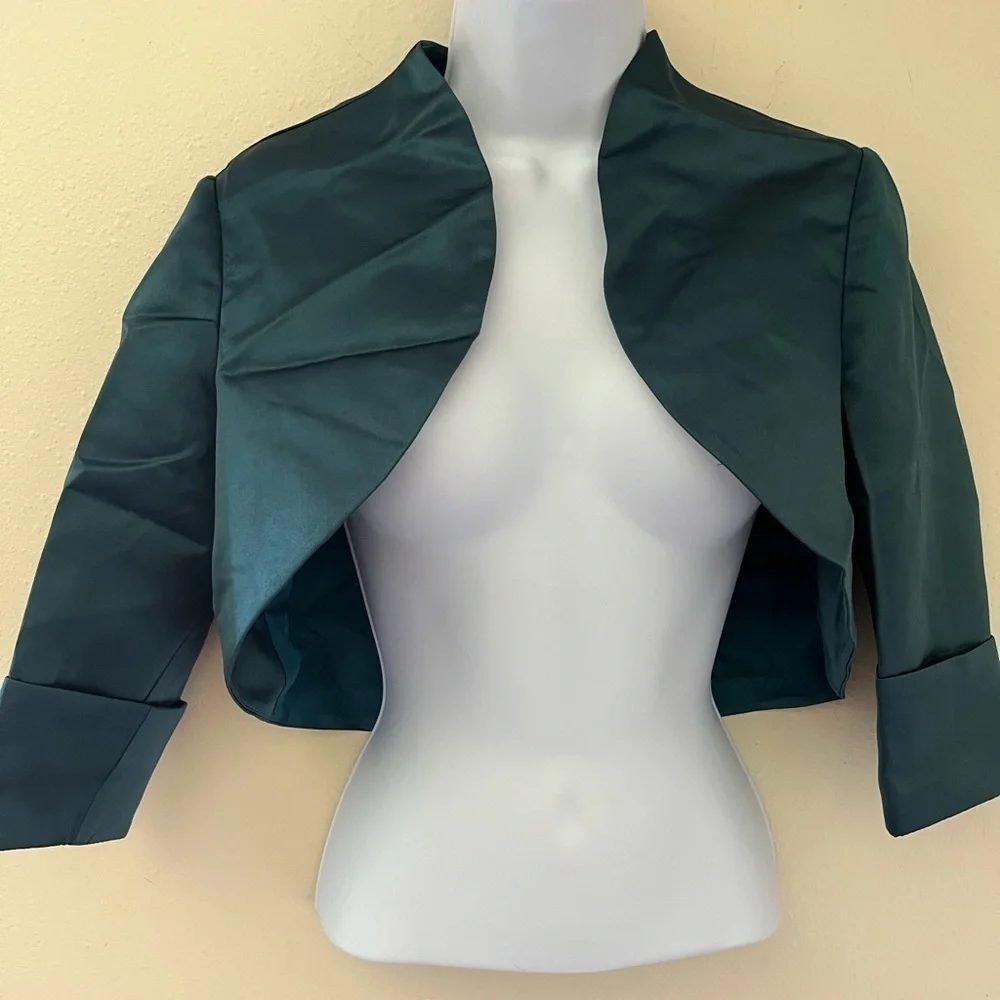 Soft Women’s Peacock Colored Top New in Package - Picture 1 of 3